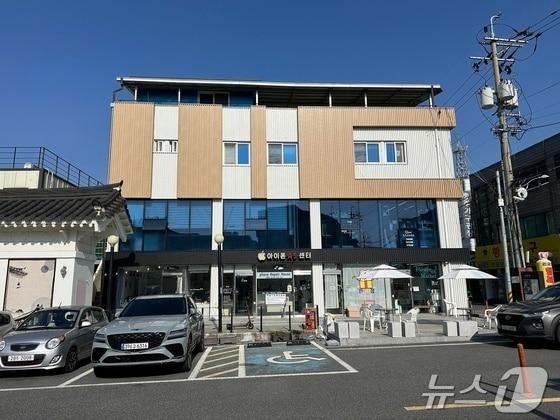 본문 이미지 -  23일 충북 충주시가 청년 창업을 지원한다고 밝혔다. 사진은 청년몰.(자료사진)/뉴스1