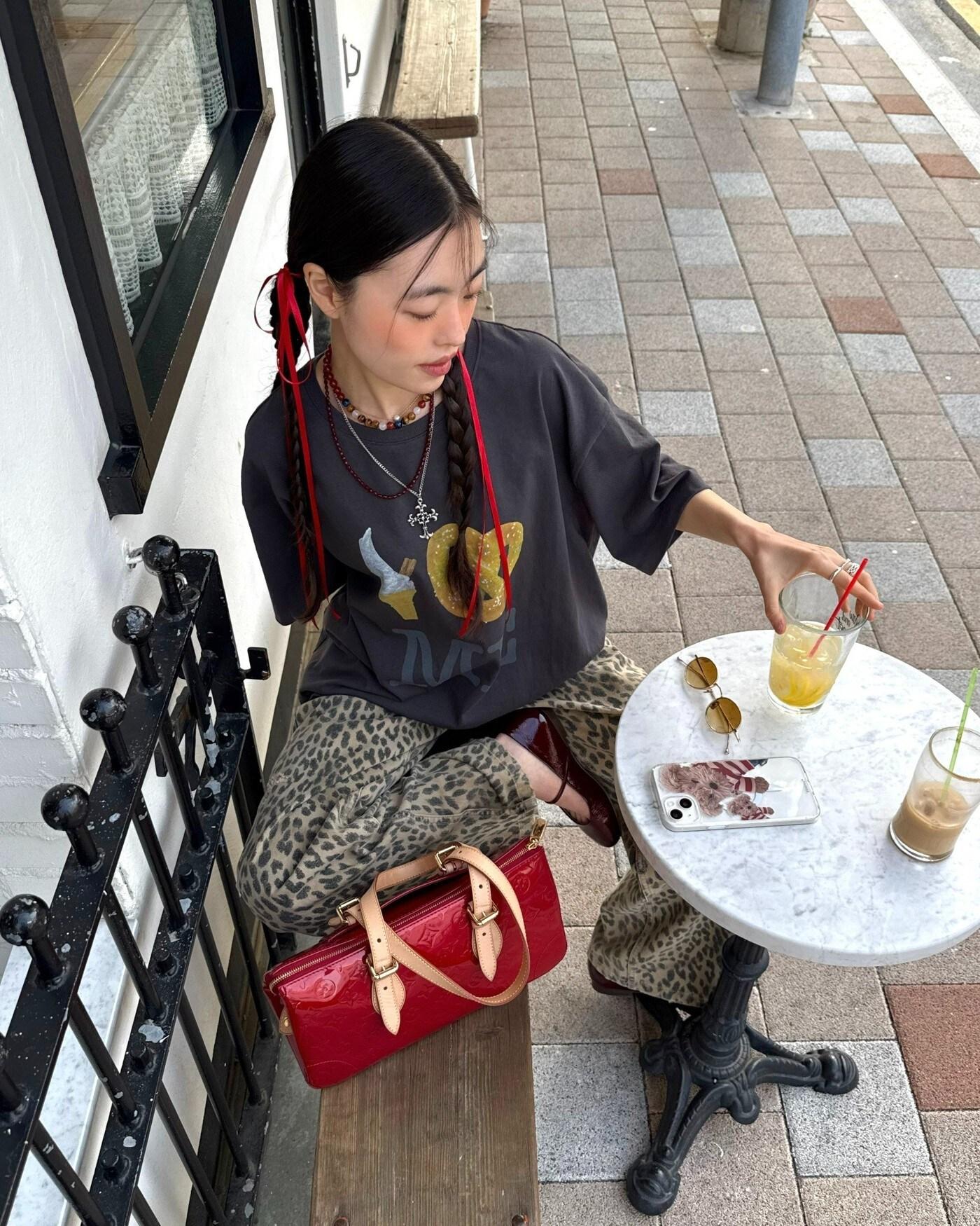 본문 이미지 - 슈에띠즈(Chouetties)가 2030 여성 고객층의 호응 속에 출시 초기부터 판매 호조를 보이고 있다.(럭키슈에뜨제공)