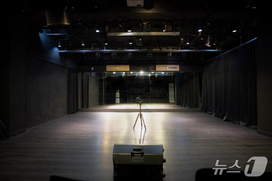 본문 이미지 - 경기 수원시 &#39;바람#&#39; 극단 인터미션 내부. &#40;수원시 제공. 재판매 및 DB 금지&#41; 2025.5.23/뉴스1