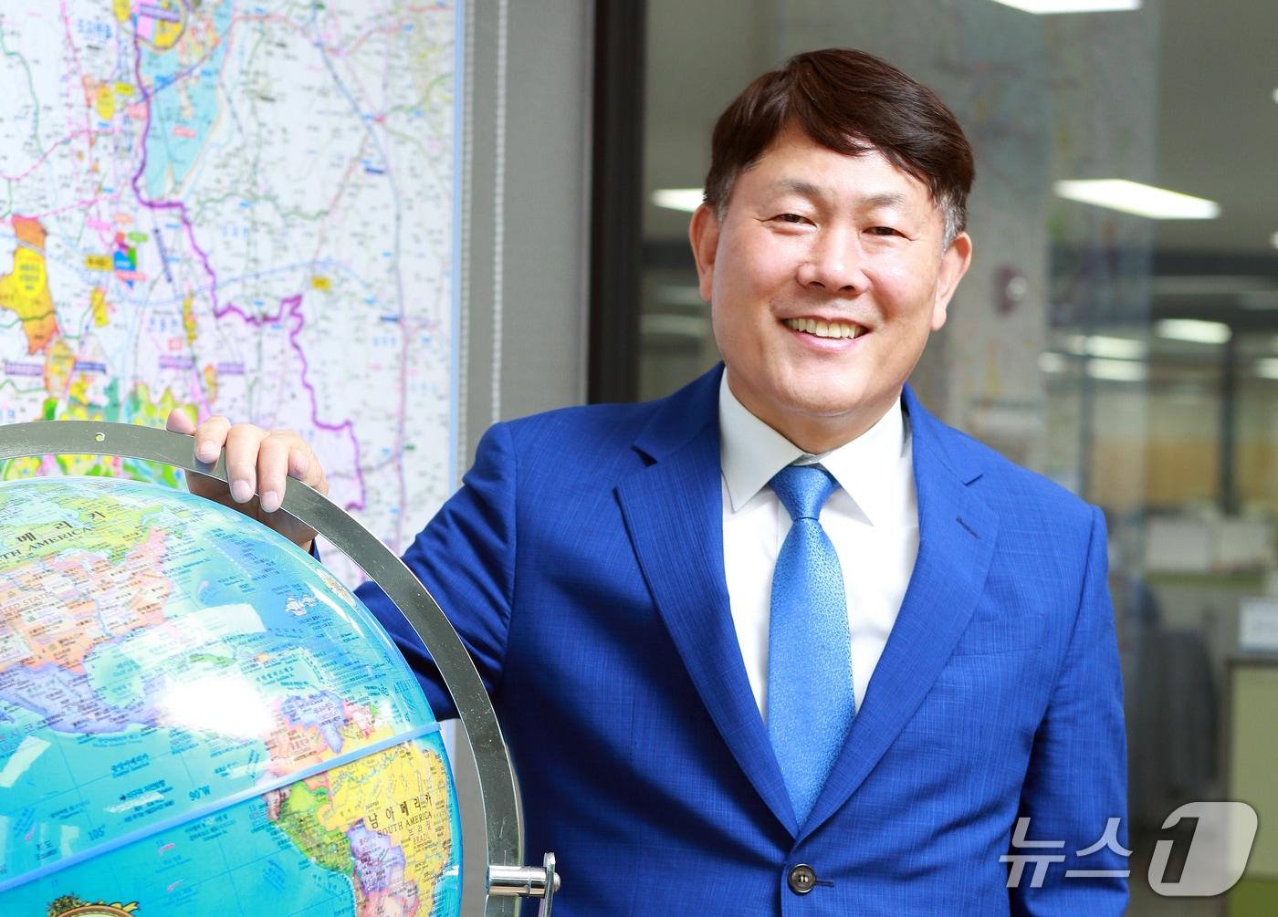 본문 이미지 - 타이어 유통 전문 기업 타이어뱅크(주)의 김정규 회장. (타이어뱅크 제공.재판매 및 DB금지)2025.5.23/뉴스1