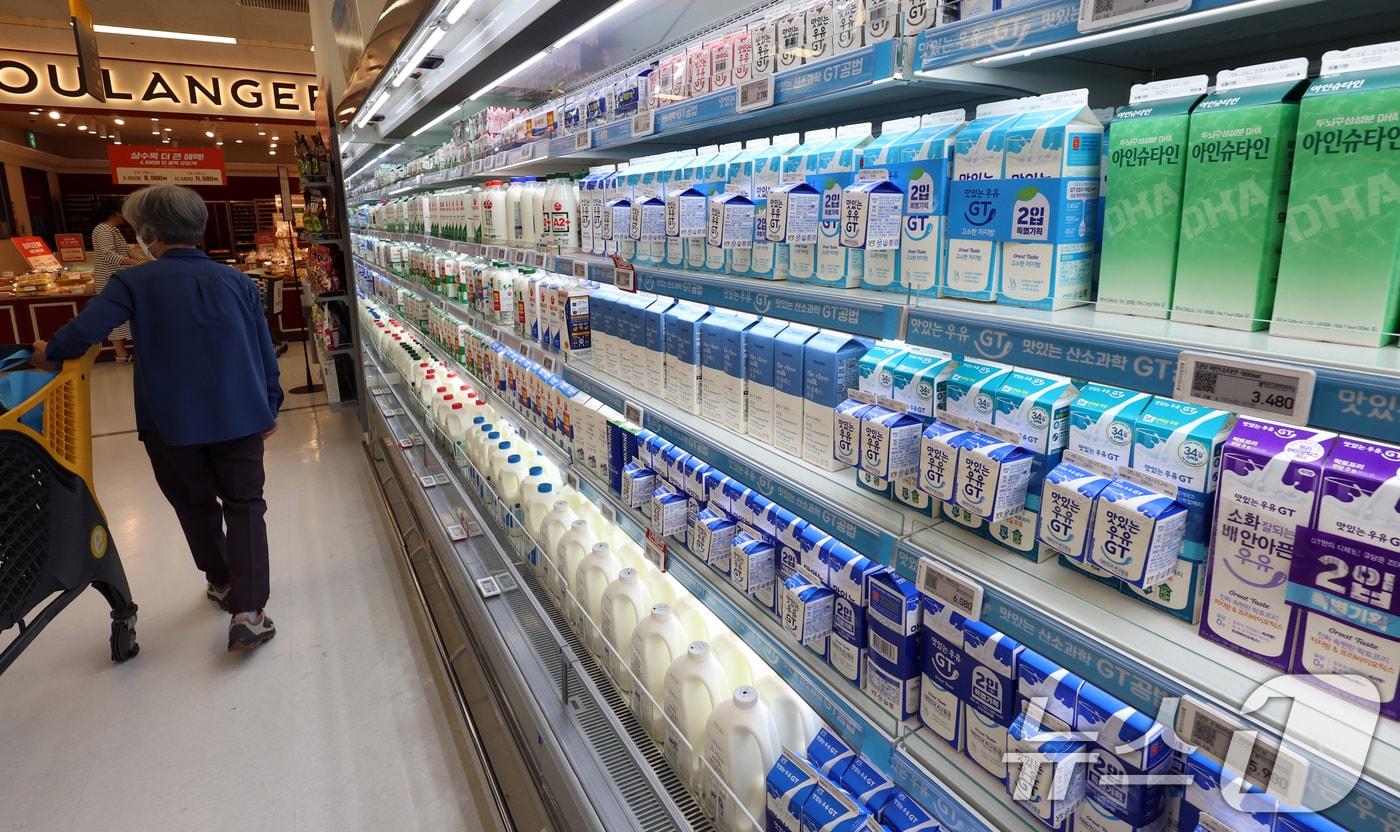 서울 한 대형마트에 우유가 진열된 모습. /뉴스1 ⓒ News1 