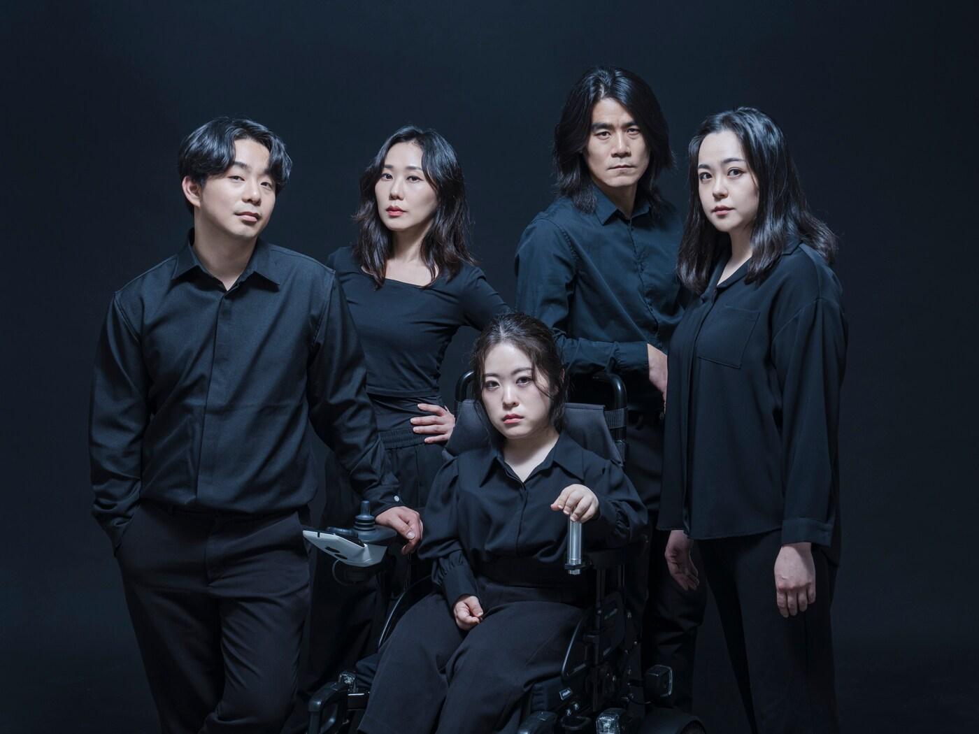 본문 이미지 - 연극 '헌치백' 콘셉트 사진(국립극장 제공)