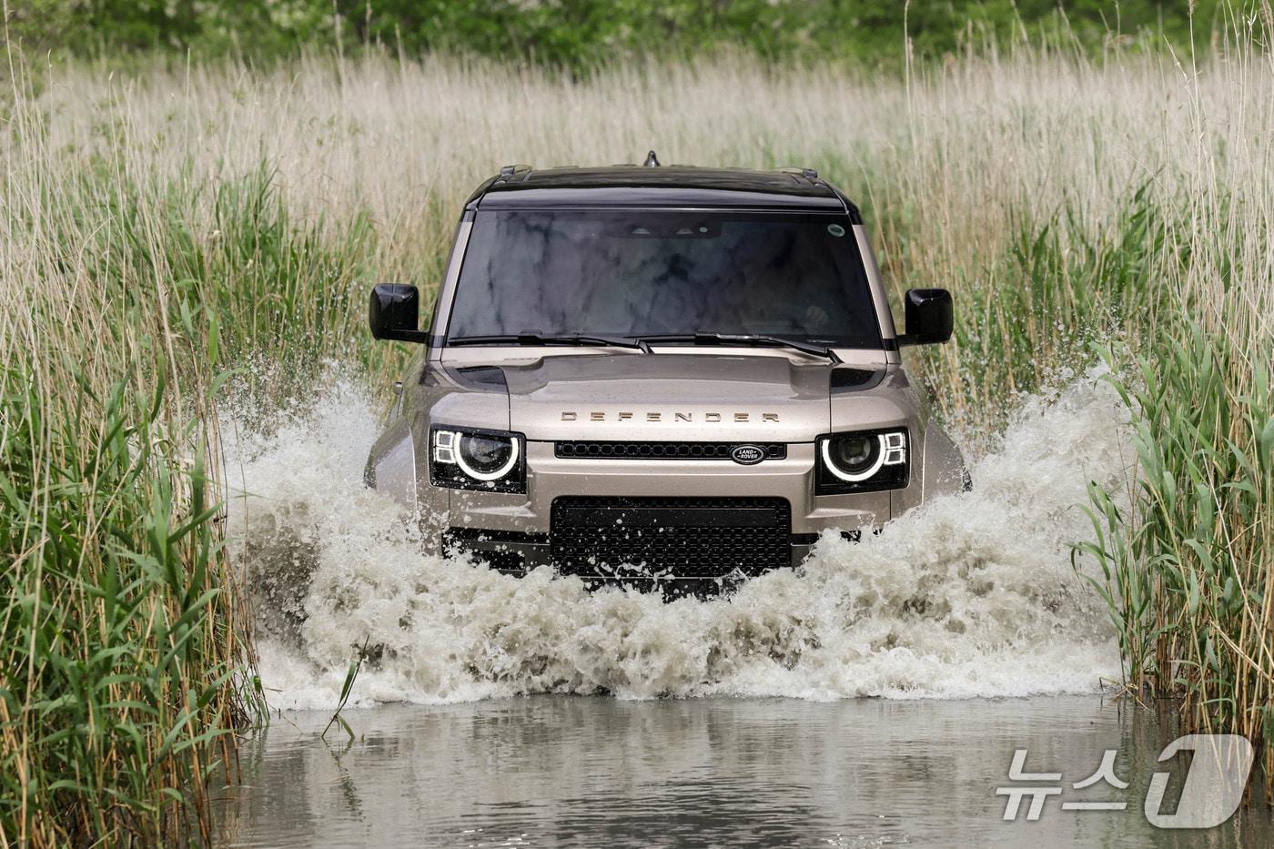  도강 중인 디펜더 옥타.
