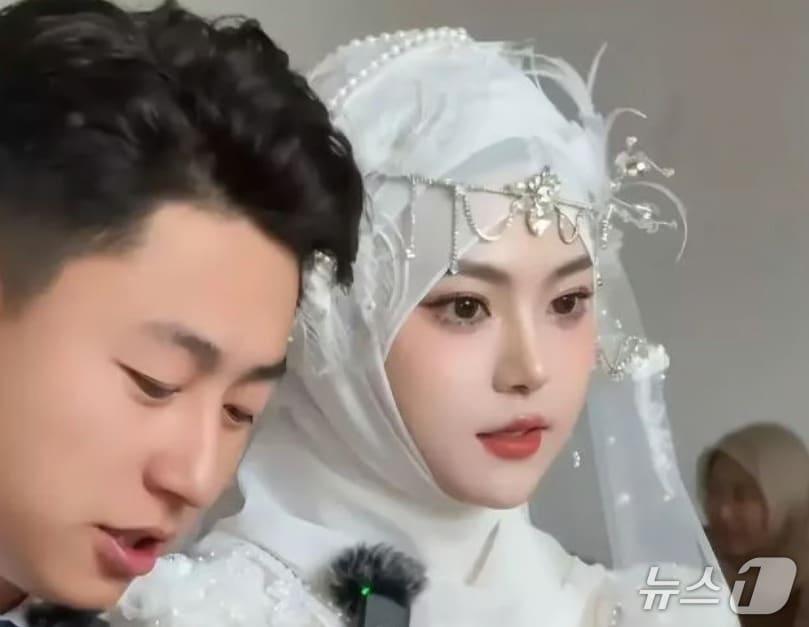 본문 이미지 - 후이족 신부. 결혼식 사진 - SCMP 갈무리