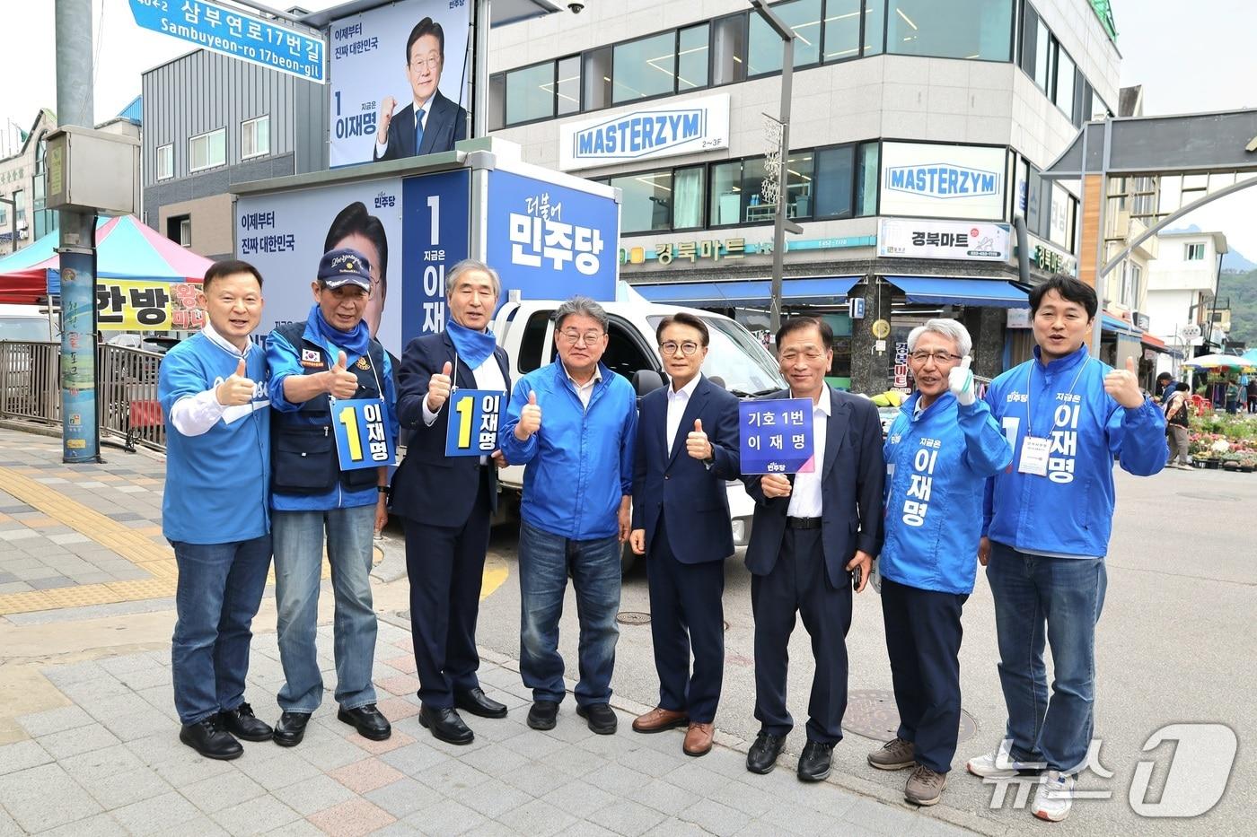 더불어민주당 이재명 대선 후보를 지지하는 예비역 장성들, 강원 접경지역 찾아 유세.(지역위원회 제공, 재판매 및 DB금지)