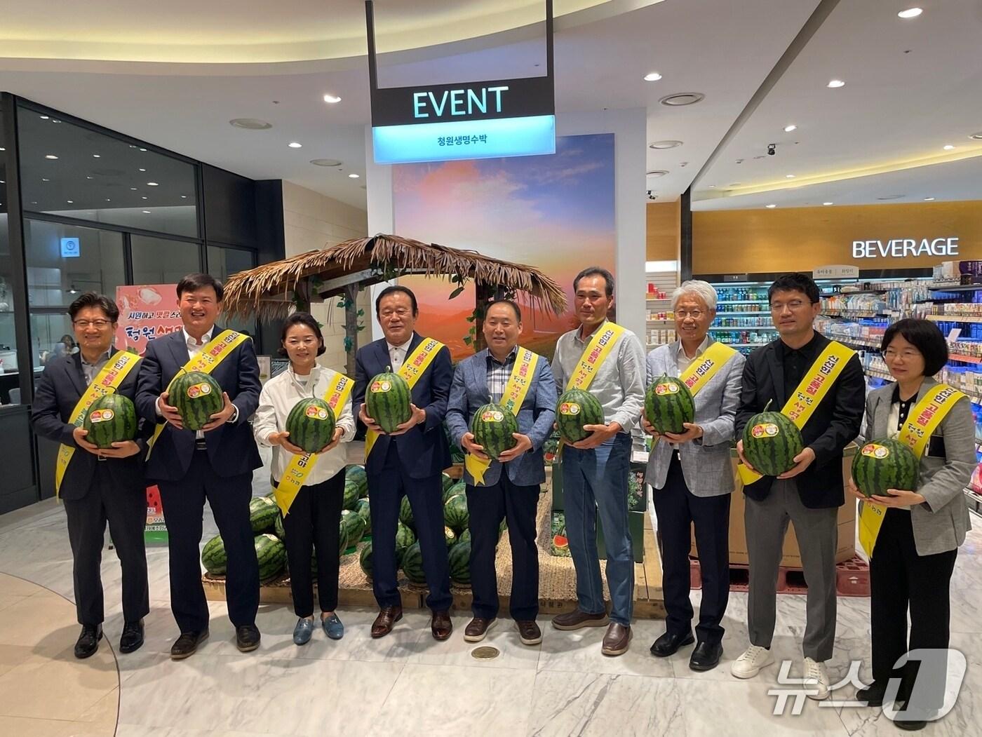 본문 이미지 -  청원생명수박 홍보‧판촉 행사장 개장식. (시 제공)
