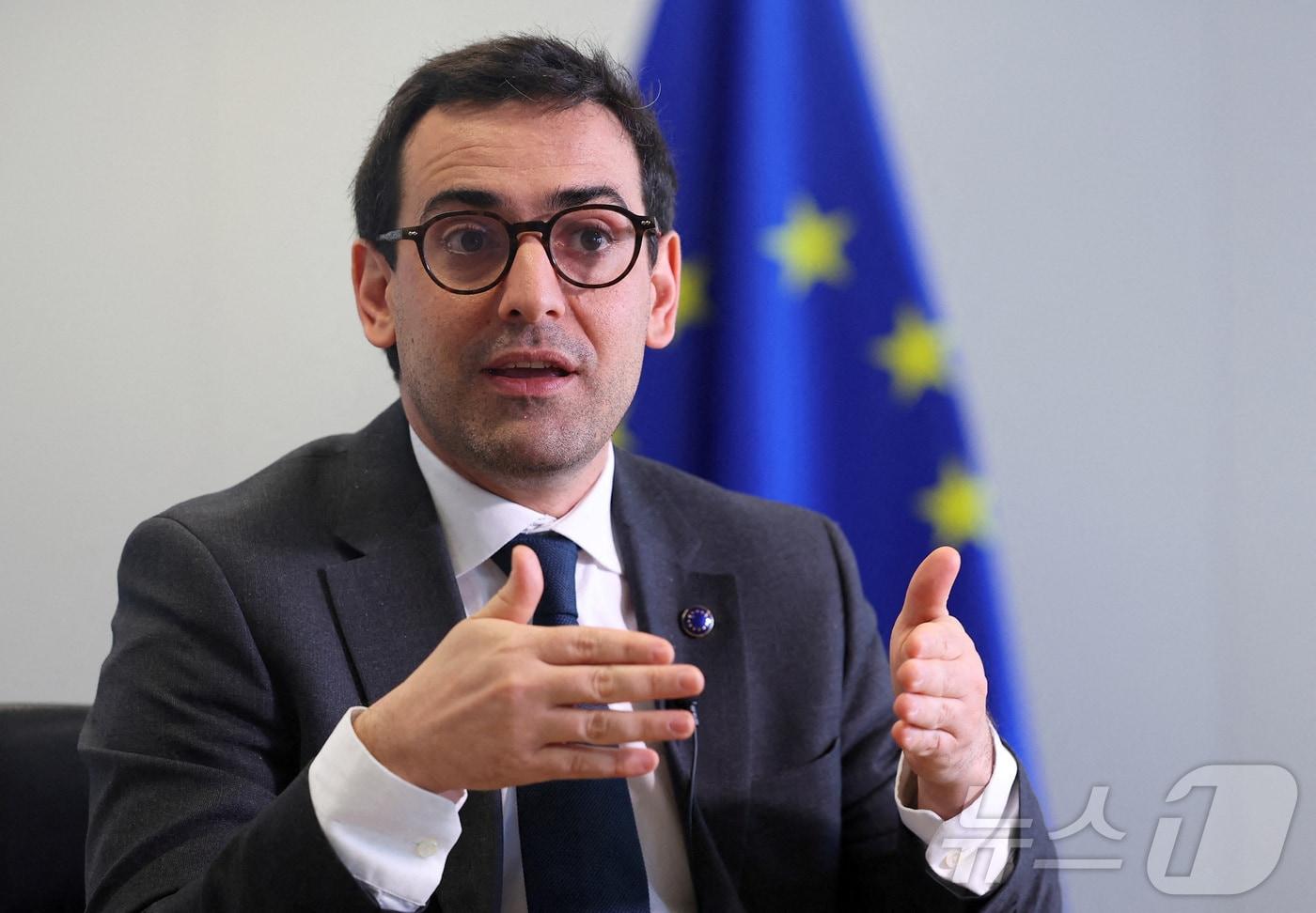 스테판 세주르네 유럽연합&#40;EU&#41; 번영·산업 전략 담당 수석 부집행위원장이 지난 3월 벨기에 브뤼셀에서 로이터 통신과 인터뷰한 모습. 2025.03.19. ⓒ 로이터=뉴스1 ⓒ News1 김성식 기자