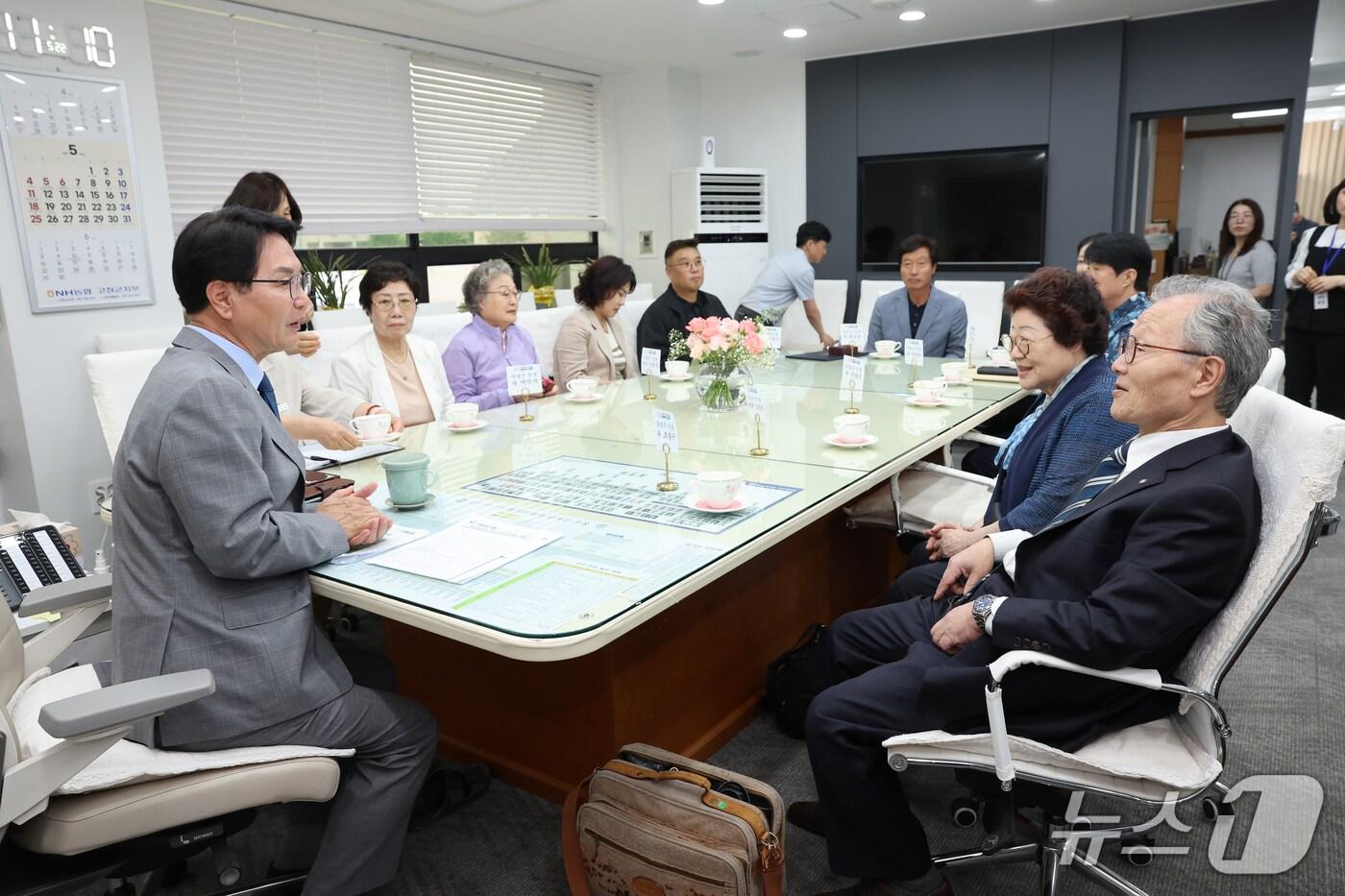 고창군이 23일 제106주년 3·1절 계기로 서훈이 수여된 고창고등보통학교(현 고창고등학교) 출신 독립운동가 6인의 후손을 초청해 간담회를 열었다.(고창군 제공, 재판매 및 DB금지) 