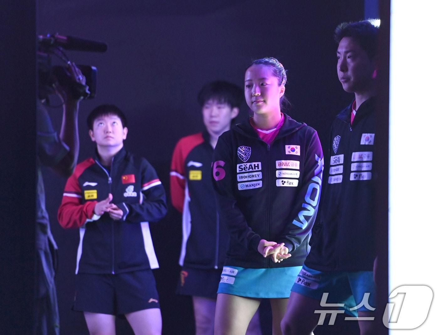 본문 이미지 - 한국 탁구 대표팀 신유빈&#40;가운데&#41; 2025.5.23/뉴스1 ⓒ News1 사진공동취재단