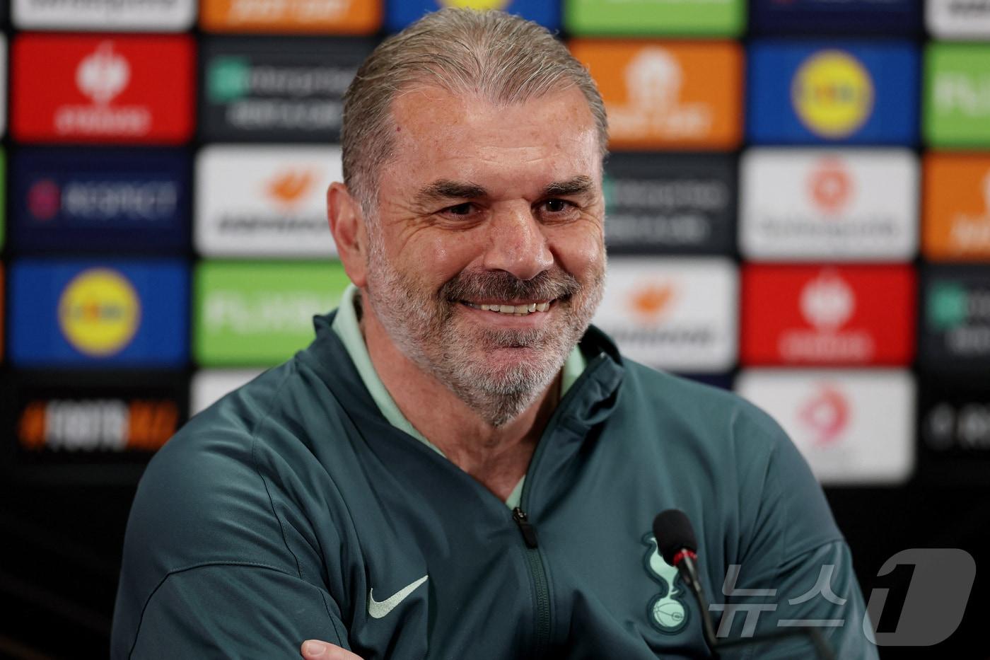 본문 이미지 - 엔제 포스테코글루 감독은 토트넘 홋스퍼와 2026-27시즌까지 계약했다. ⓒ 로이터=뉴스1