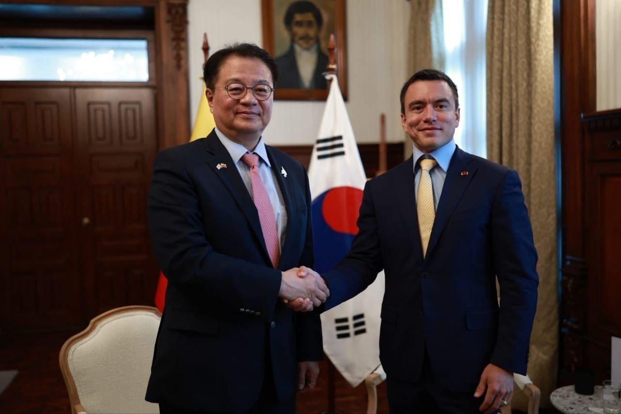 본문 이미지 - 방기선 국무조정실장&#40;왼쪽&#41;과 다니엘 노보아 에콰도르 대통령. &#40;총리실 제공&#41;