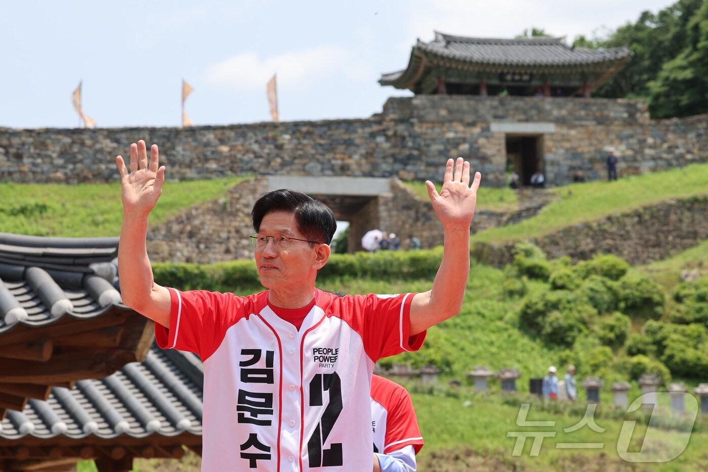 김문수 국민의힘 대통령 후보가 25일 오후 세계문화유산인 충남 공주시 공산성 인근에서 유세를 하고 있다. (공동취재) 2025.5.25/뉴스1 ⓒ News1 김민지 기자