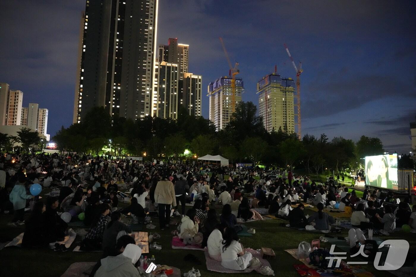 지난 24일 새만금개발공사가 전주시 세병공원 광장에서 열린 ‘찾아가는 영화관’ 행사를 가졌다.(공사제공. 재판매 및 DB금지)2025.5.25/뉴스1