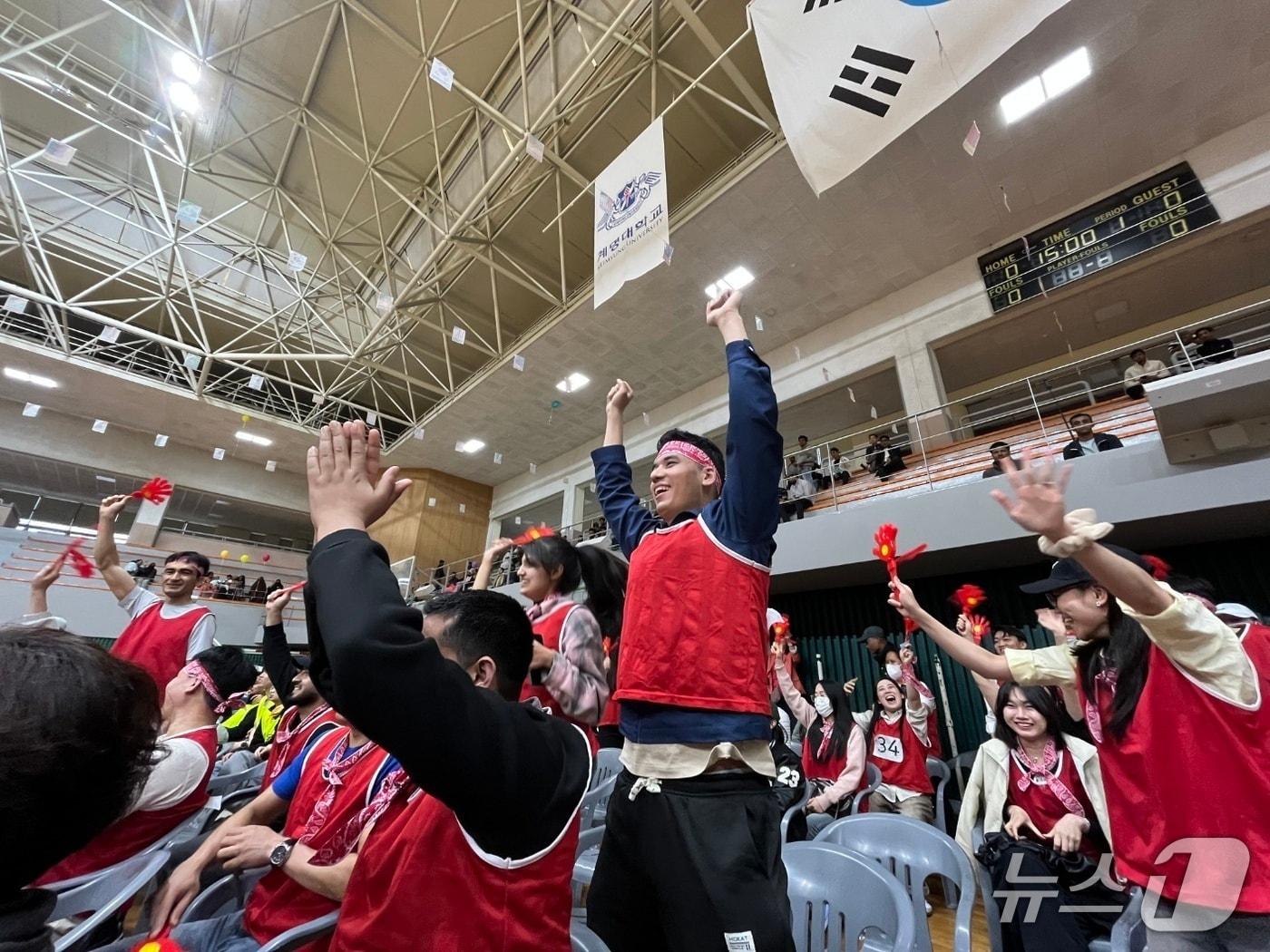 본문 이미지 - 대구출입국·외국인사무소은 세계인의 날을 맞아 행사를 성황리에 마쳤다.(대구출입국·외국인사무소 제공.재판매 및 DB 금지)