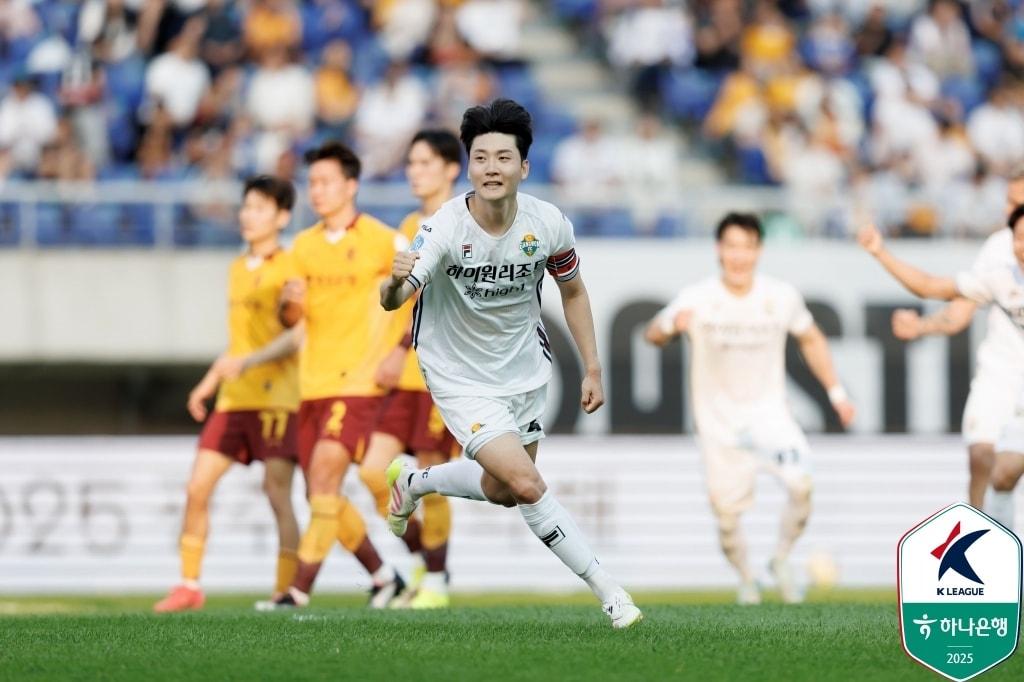 본문 이미지 - 강원FC 김동현. (한국프로축구연맹 제공)