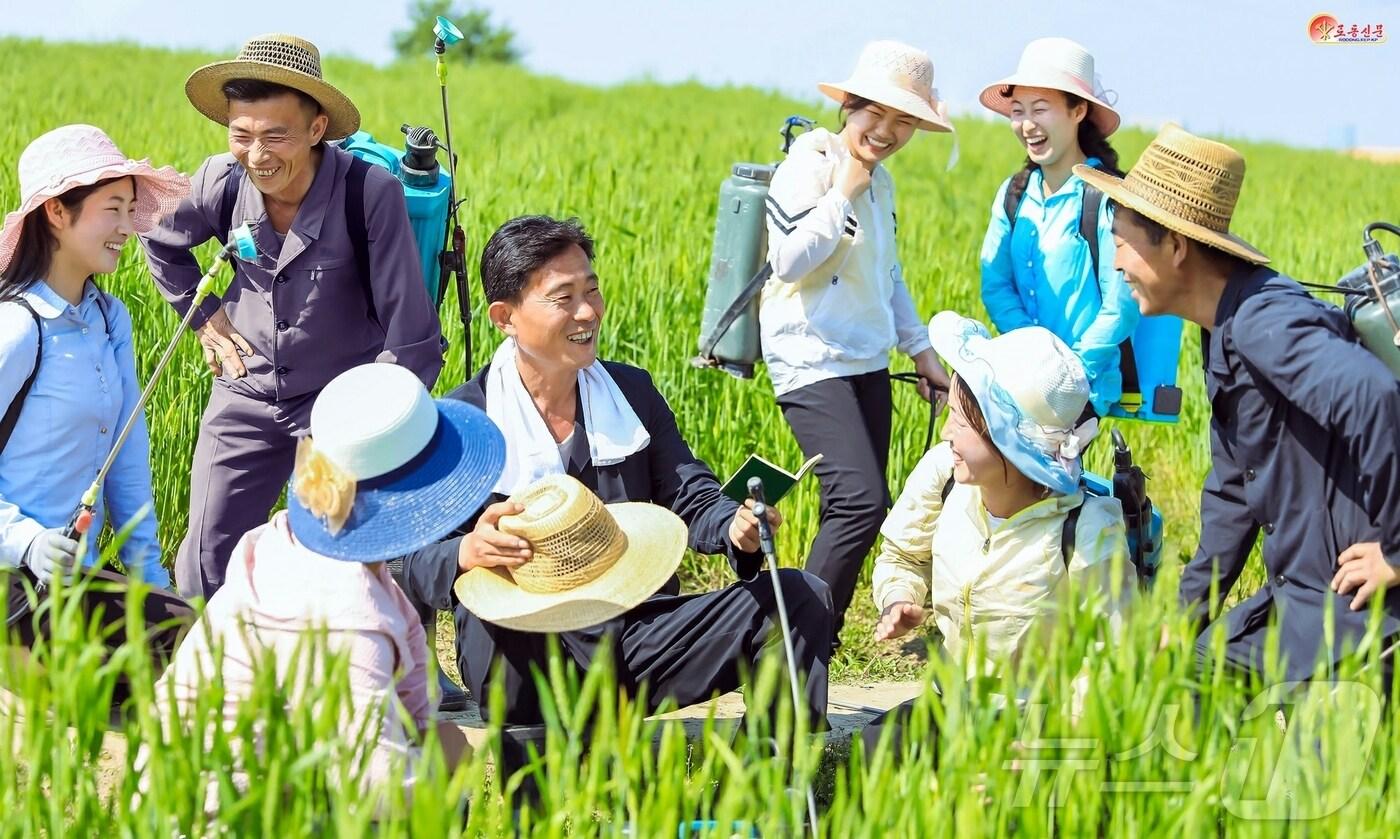 &#40;평양 노동신문=뉴스1&#41; = 북한 노동당 기관지 노동신문은 26일 농업부문 일꾼들에게 &#34;격식없는 정치사업으로 농장원들의 열의를 북돋아줘야 한다＂라면서 신의주시를 조명했다. [국내에서만 사용가능. 재배포 금지. DB 금지. For Use Only in the Republic of Korea. Redistribution Prohibited] rodongphoto@news1.kr