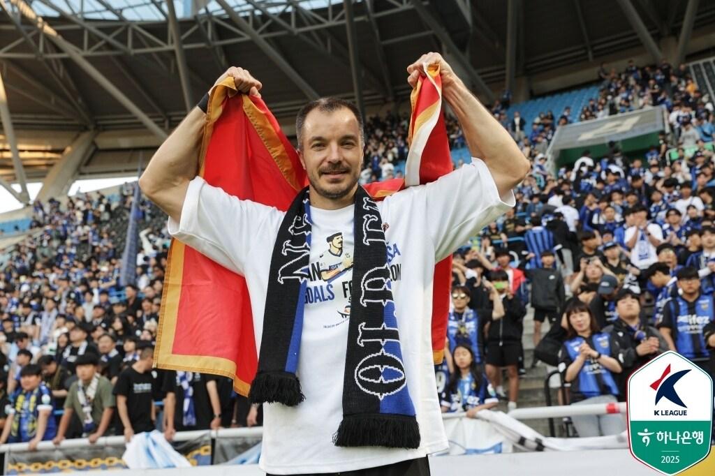 본문 이미지 - 인천 유나이티드가 사랑하고 자랑하는 의리의 스트라이커 무고사(한국프로축구연맹 제공)