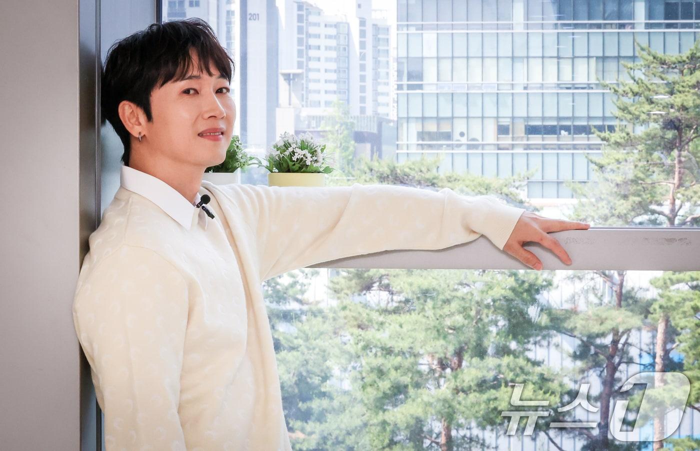 그룹 H.O.T. 출신 가수 장우혁이 서울 마포구 상암 DDMC에서 'K-페르소나' 정덕현 문화평론가와 인터뷰를 하기전 포즈를 취하고 있다. 2025.5.31/뉴스1 ⓒ News1 허경 기자