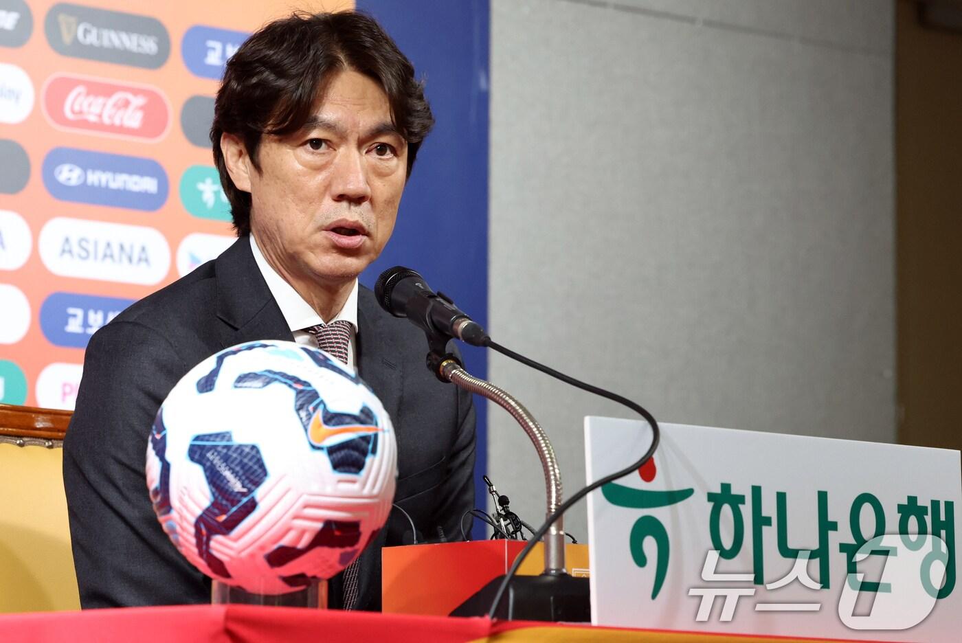 홍명보 대한민국 축구 국가대표 감독이 26일 오전 서울 종로구 축구회관에서 6월 A매치 국가대표 명단을 발표하고 있다. 2025.5.26/뉴스1 ⓒ News1 김명섭 기자