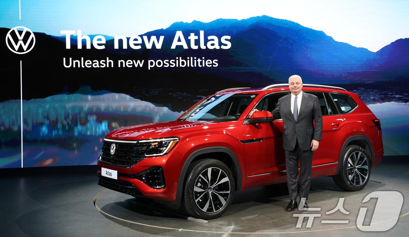 틸 셰어 폭스바겐코리아 대표이사가 26일 인천 중구스튜디오파라다이스에서 열린 폭스바겐 준대형 스포츠유틸리티차&#40;SUV&#41; &#39;아틀라스&#39; 미디어 포토세션 행사에서 포즈를 취하고 있다. 2025.5.26/뉴스1 ⓒ News1 권현진 기자