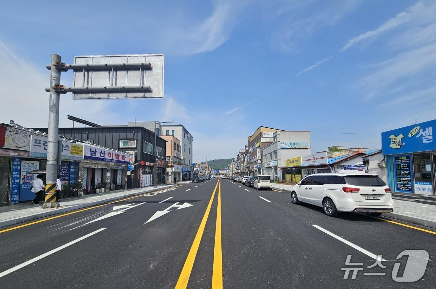 정읍시가 호남고등학교 통학로의 전선과 전신주를 지하로 옮기는 지중화 사업을 마무리했다.(정읍시 제고, 재판매 및 DB금지) 