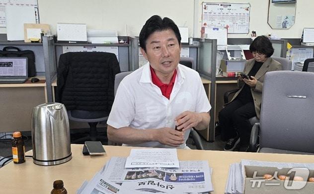 본문 이미지 -  대선과 관련해 설명하는 이준배 국민의힘 세종시당 위원장.  / 뉴스1