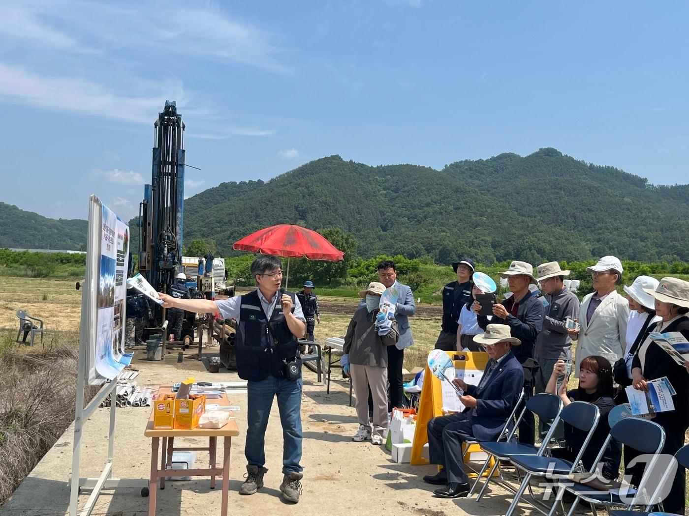 본문 이미지 - 합천운석충돌구 지질증거 시추조사 현장설명회(합천군 제공. 재판매 및 DB금지). 2025.5.26