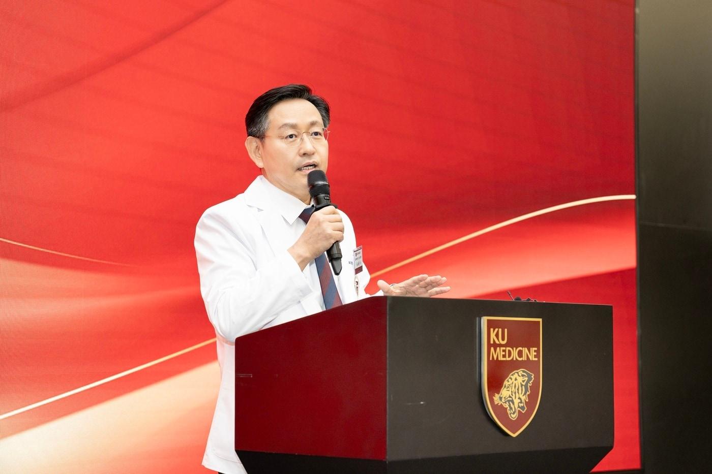 윤을식 고려대의료원 원장이 26일 서울 성북고 고려대 의과대학에서 기자간담회를 열고 &#39;2028 대전환&#39;을 선언하고 있다.&#40;고려대의료원 제공&#41;