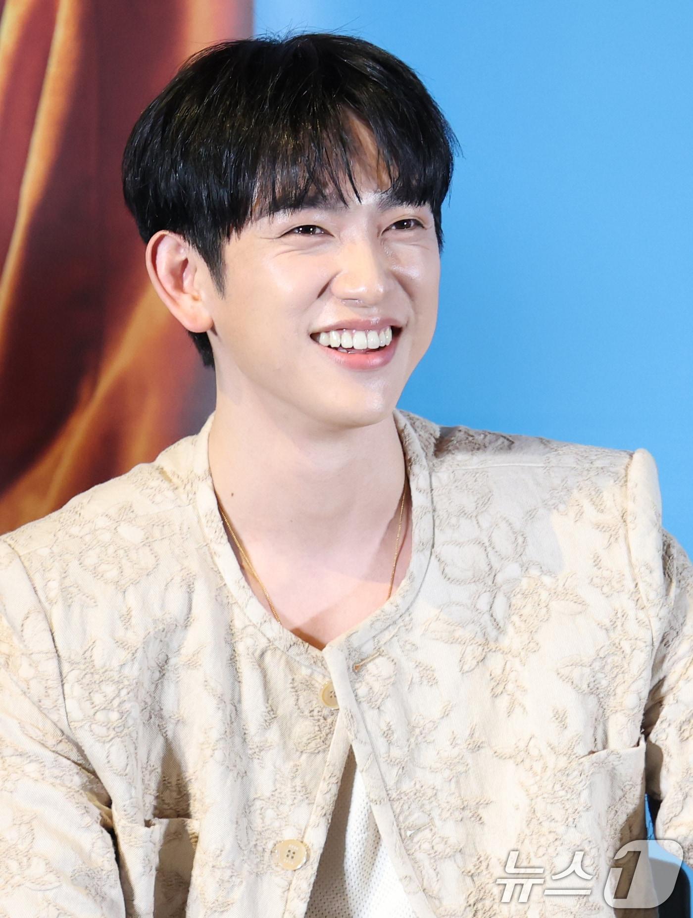 본문 이미지 - 배우 박진영이 26일 서울 용산구 CGV용산아이파트몰에서 열린 영화 '하이파이브‘(감독 강형철) 언론시사회에 참석해 미소를 짓고 있다. '하이파이브'는 장기이식으로 우연히 각기 다른 초능력을 얻게 된 다섯 명이 그들의 능력을 탐하는 자들과 만나 벌어지는 이야기를 그린 코믹 액션 활극이다. 2025.5.26/뉴스1 ⓒ News1 권현진 기자