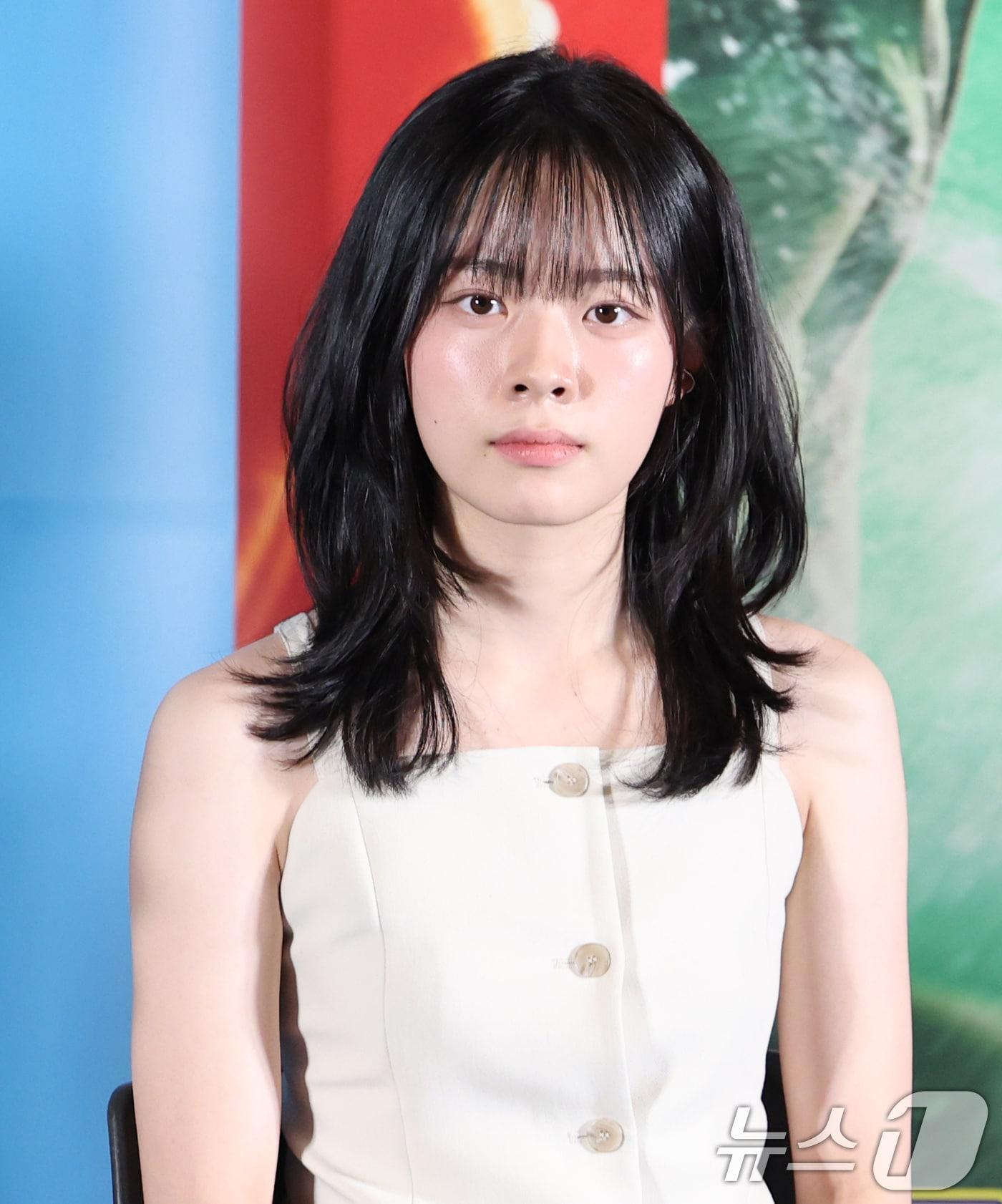 본문 이미지 - 배우 이재인이 26일 서울 용산구 CGV용산아이파트몰에서 열린 영화 '하이파이브‘(감독 강형철) 언론시사회에 참석해 매력을 발산하고 있다. '하이파이브'는 장기이식으로 우연히 각기 다른 초능력을 얻게 된 다섯 명이 그들의 능력을 탐하는 자들과 만나 벌어지는 이야기를 그린 코믹 액션 활극이다. 2025.5.26/뉴스1 ⓒ News1 권현진 기자