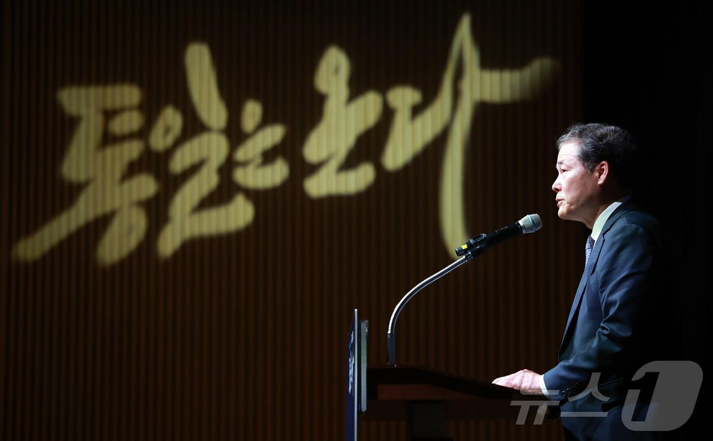 김영호 통일부 장관이 26일 오후 서울 중구 대한상공회의소 국제회의장에서 열린 ‘통일과 나눔’ 설립 10주년 국민보고회에 참석해 축사를 하고 있다. 2025.5.26/뉴스1 ⓒ News1 김진환 기자