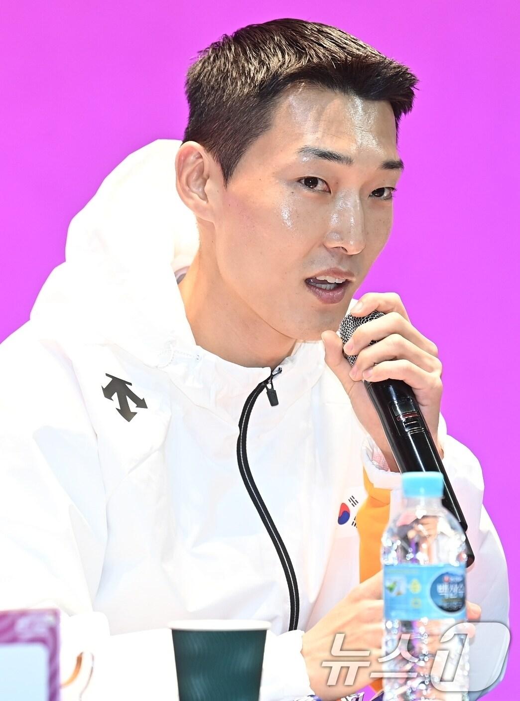 본문 이미지 - 2025 구미 아시아육상경기선수권대회가 하루 앞으로 다가온 26일 오후 경북 구미시 구미복합스포츠센터에서 열린 대회 기자회견에서 우상혁이 경기에 임하는 각오를 밝히고 있다(구미시 제공. 재판매 및 DB금지) 2025.5.26/뉴스1 ⓒ News1 정우용 기자