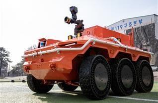 본문 이미지 - 무인 소방로봇&#40;소방청 제공&#41;