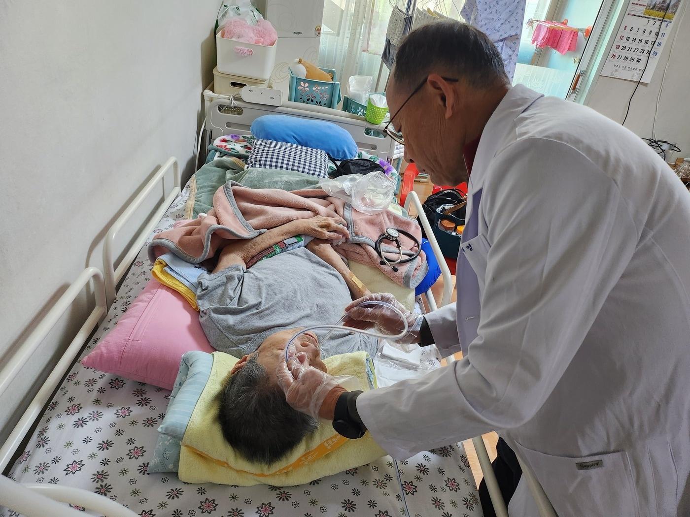 본문 이미지 - 충북 진천군의 &#39;재택의료센터&#39; 서비스.&#40;진천군 제공&#41;