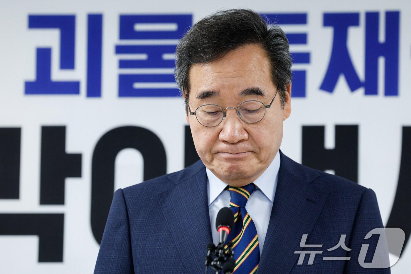 이낙연 새미래민주당 상임고문이 27일 서울 여의도 당사에서 김문수 국민의힘 대통령 후보와의 개헌·공동정부 연대와 김 후보 지지를 선언하며 기자회견을 하고 있다. 2025.5.27/뉴스1 ⓒ News1 안은나 기자