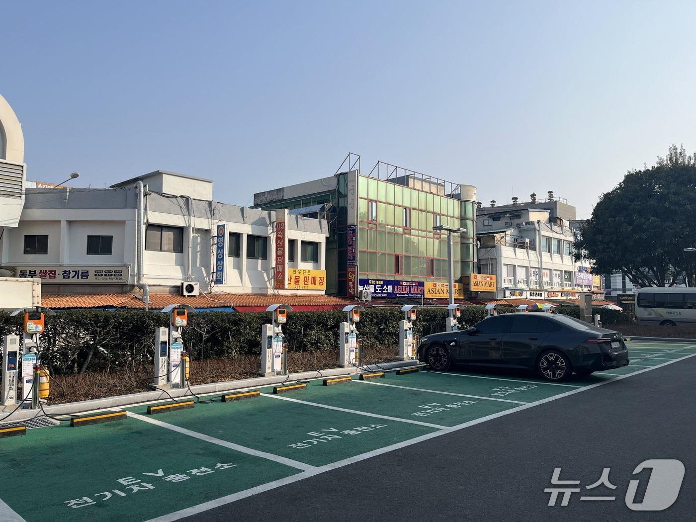 본문 이미지 - 진주시청 전기차 충전소. 뉴스1 DB