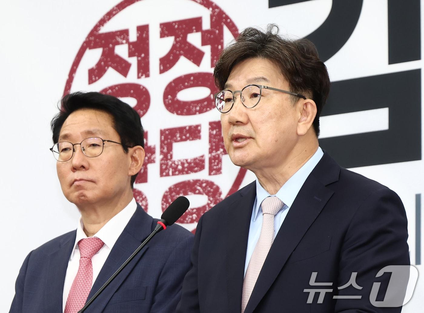 본문 이미지 - 권성동 국민의힘 공동선거대책위원장이 27일 오전 서울 여의도 국회에서 대국민호소문 발표 기자회견을 하고 있다. 2025.5.27/뉴스1 ⓒ News1 김민지 기자