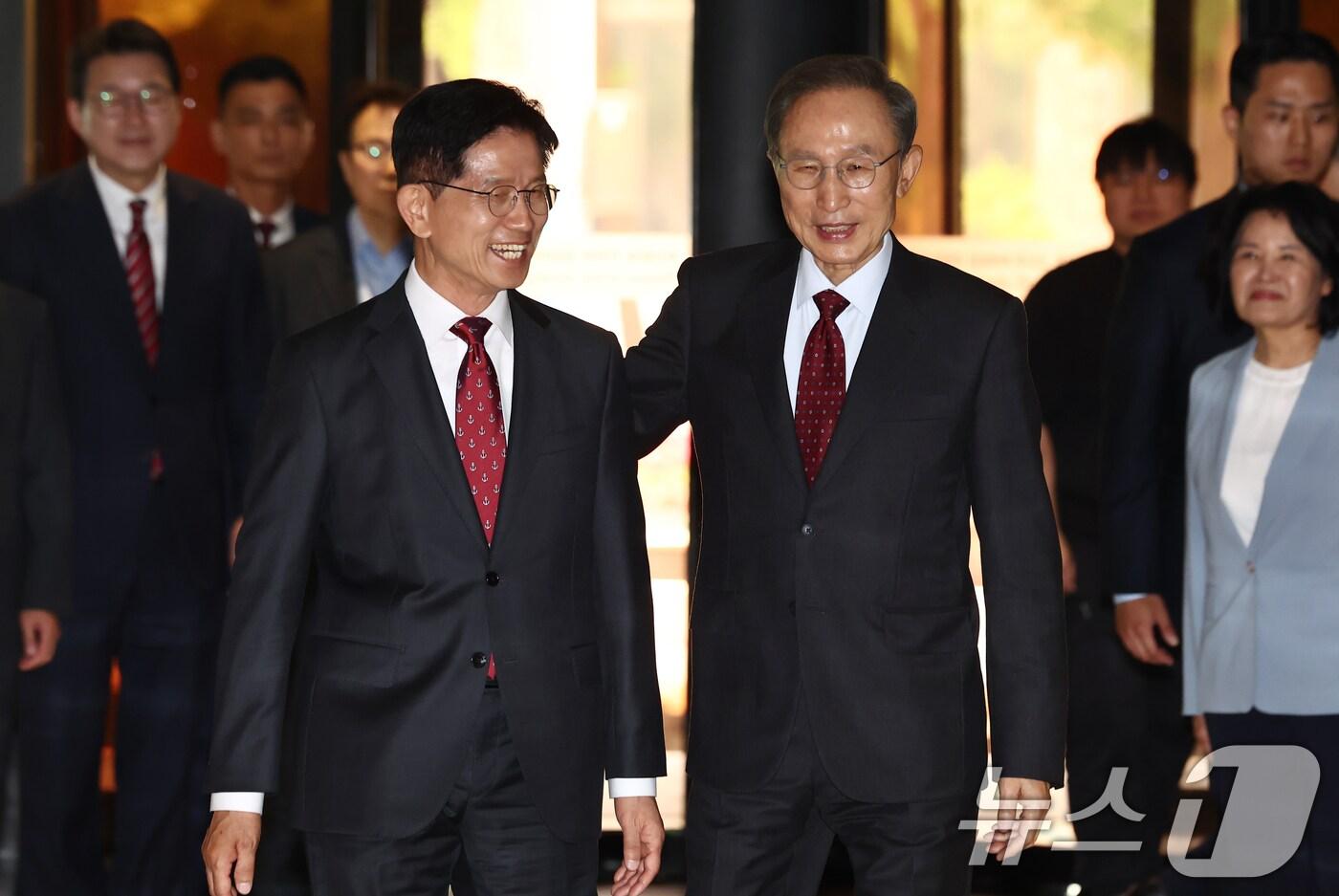 김문수 국민의힘 대통령 후보와 이명박 전 대통령이 27일 서울 여의도의 한 호텔에서 회동하고 있다. 2025.5.27/뉴스1 ⓒ News1 김민지 기자