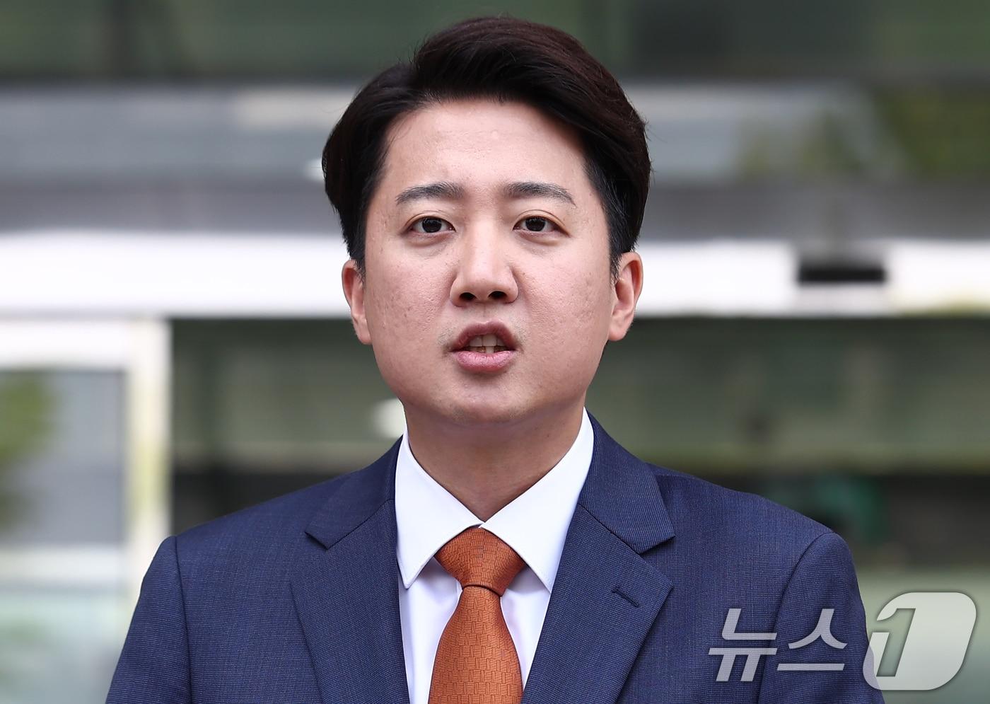 이준석 개혁신당 대통령 후보가 27일 오후 서울 여의도 국회 소통관 앞에서 긴급 기자회견을 하고 있다. 2025.5.27/뉴스1 ⓒ News1 김민지 기자