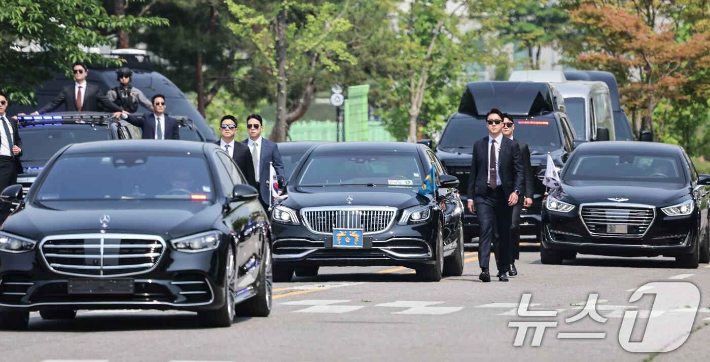 대통령경호처가 제21대 대통령 취임식을 앞두고 서울 강서구 경호안전교육원에서 대통령의 절대 안전 확보를 위한 경호 훈련 현장을 언론에 공개했다. 경호요원들이 취임식 퍼레이드를 시연하고 있다. &#40;공동취재&#41; 2025.5.27/뉴스1 ⓒ News1 허경 기자