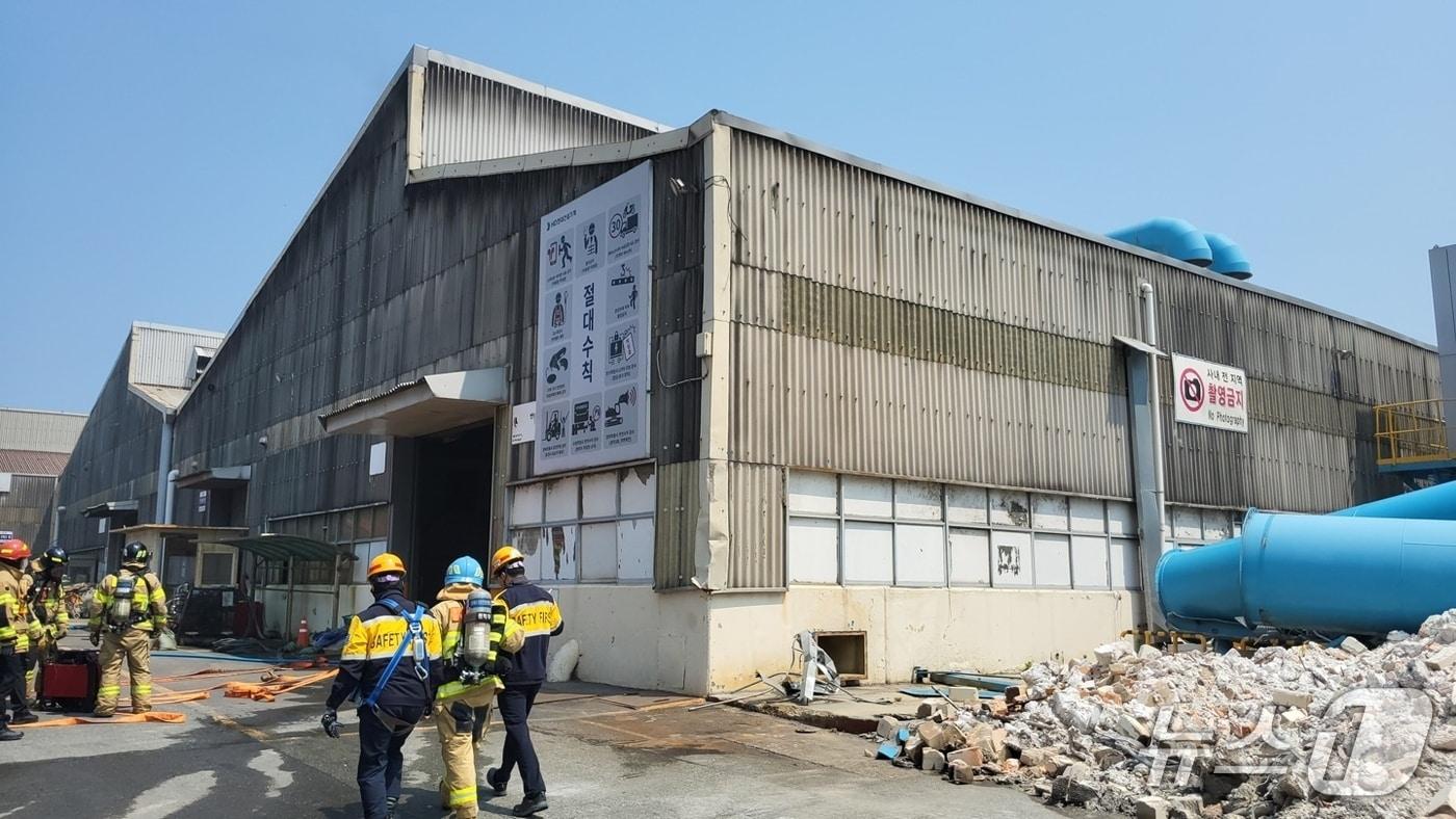 27일 울산 동구 일산동의 한 공장에서 화재가 발생했다.(울산소방본부제공. 재판매 및 DB 금지)