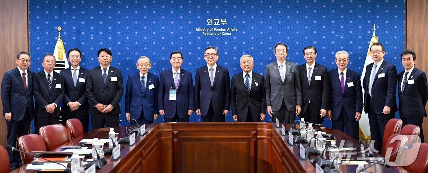 조태열 외교부 장관은 26일 방한한 아소 유타카 일한경제협회 부회장 등 대표단을 접견하고 한일 경제협력 방안을 논의했다. 2025.05.26. &#40;외교부 제공&#41;