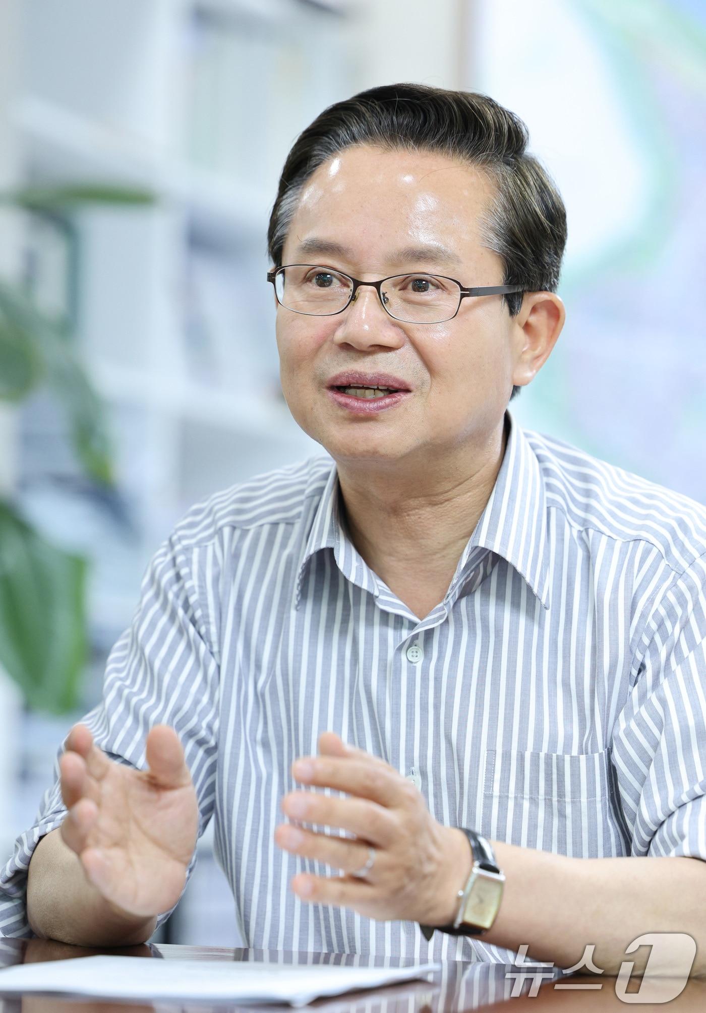 본문 이미지 - 최호권 영등포구청장이 27일 서울 영등포구청 집무실에서 뉴스1과 인터뷰를 하고 있다. 2025.5.27/뉴스1 ⓒ News1 신웅수 기자