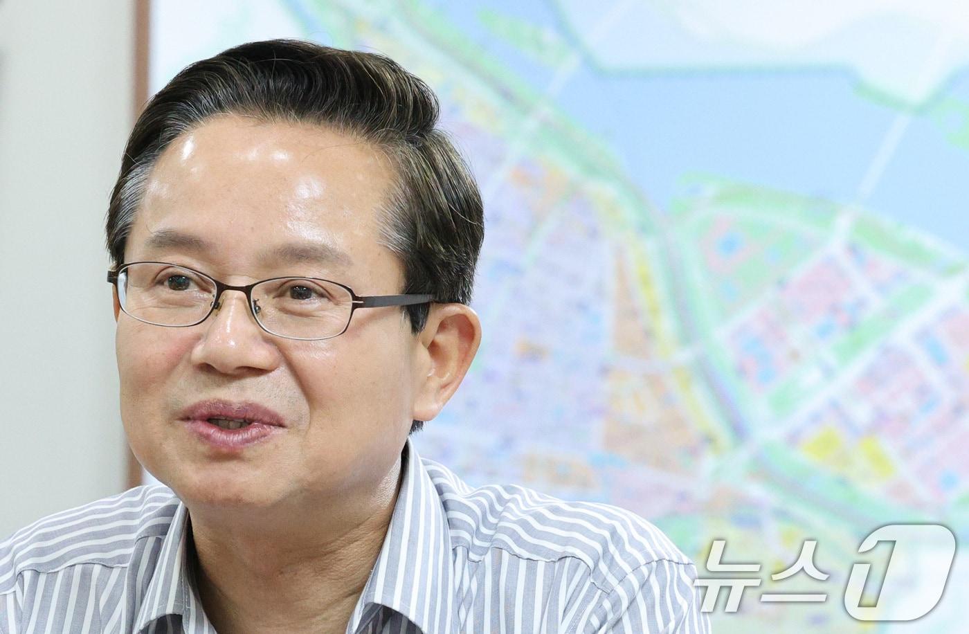 본문 이미지 - 최호권 영등포구청장이 27일 서울 영등포구청 집무실에서 뉴스1과 인터뷰를 하고 있다. 2025.5.27 ⓒ 뉴스1 신웅수 기자