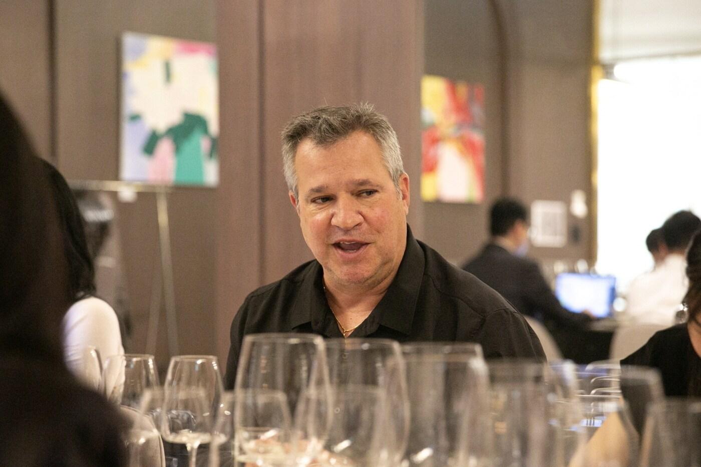 마르쿠스 노타로&#40;Marcus Notaro&#41; 스택스 립 수석 와인메이커가 27일 서울 잠실 코라빈클럽에서 열린 &#39;스택스 립 와인 셀라&#39; 국내 공식 론칭 행사에서 발언을 하고 있다.&#40;아영FBC 제공&#41;