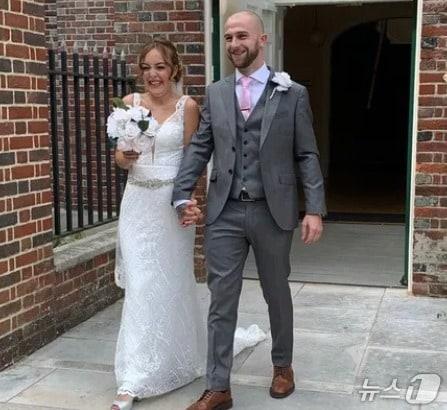 본문 이미지 - 튀르키예 여행중 숨진 베스 마틴(28)과 그의 남편인 루크. (사진은 고펀드미 페이지 갈무리)