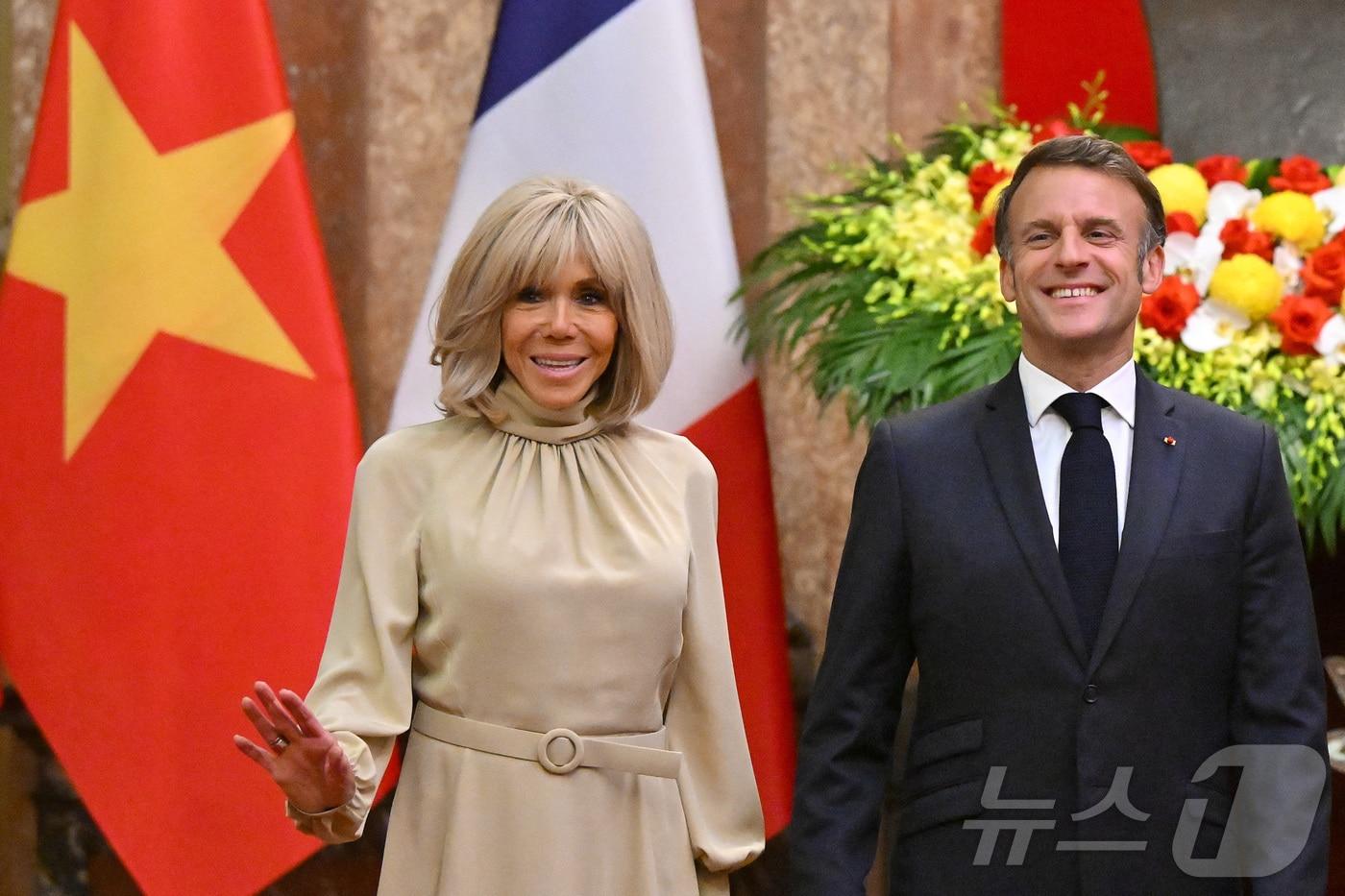 에마뉘엘 마크롱 프랑스 대통령과 영부인 브리지트 여사. 2025.05.26. ⓒ 로이터=뉴스1 ⓒ News1 이지예 객원기자