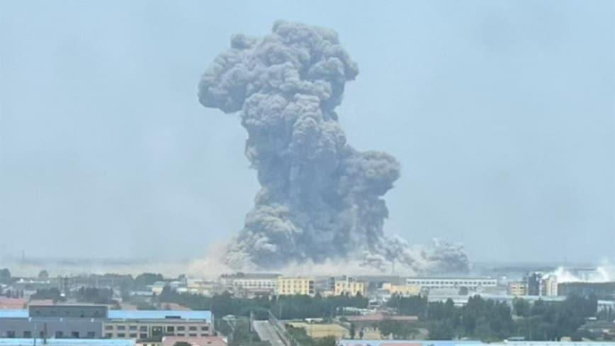 본문 이미지 - 중국 산둥성 가오미의 한 화학공장에서 발생한 폭발(중국 NTDTV.com갈무리)  
