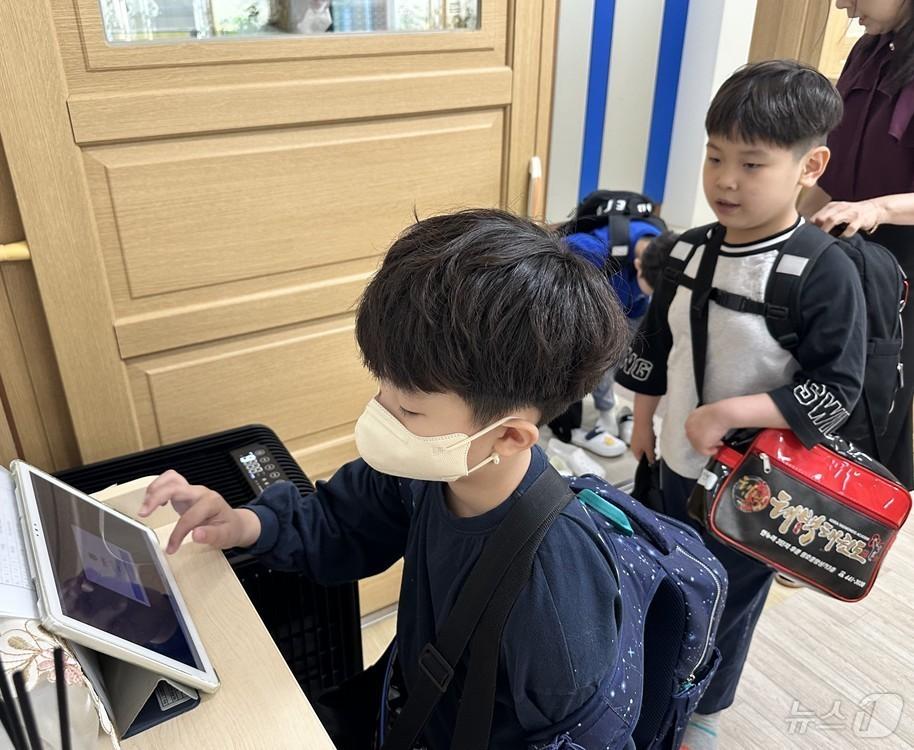 본문 이미지 - 경북교육청은 ‘늘봄학교’ 운영과 관련해 학생 안전을 최우선 과제로 삼고, 다각적인 안전 시스템을 체계적으로 구축해 운영하고 있다. (기사 내용은 사진과 무관) 2025.5.28/뉴스1 ⓒ News1 김대벽기자