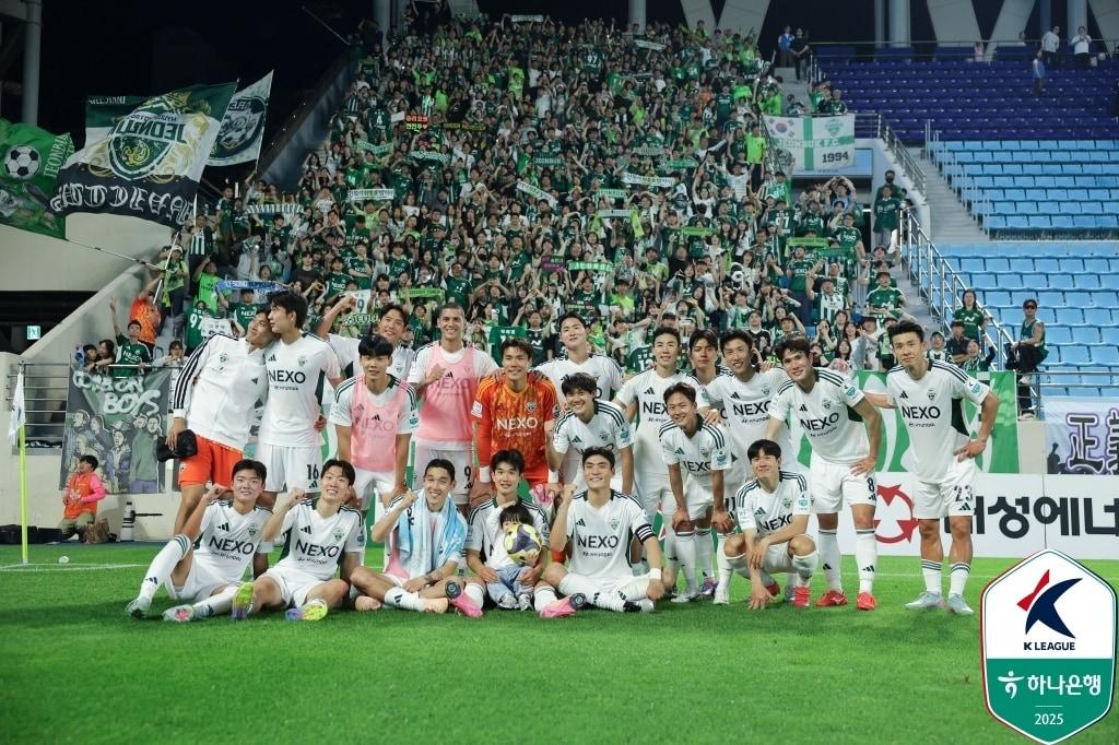 본문 이미지 - 전북 현대가 리그 1위와 함께 팀 득점 1위를 기록했다.(한국프로축구연맹 제공) 